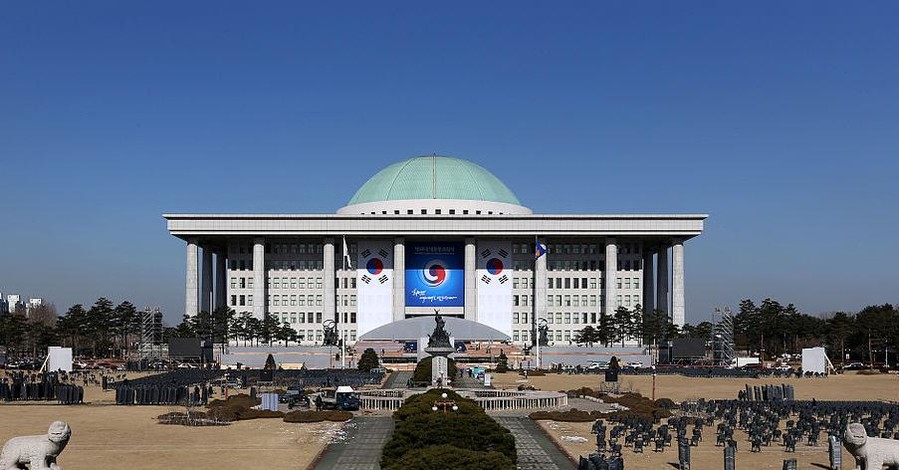 Парламент Южной Кореи собрал достаточно голосов для импичмента президента