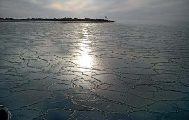 Азовское море покрылось льдом