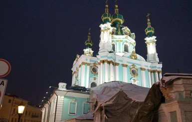 Андреевскую церковь в Киеве подсветили новыми огнями