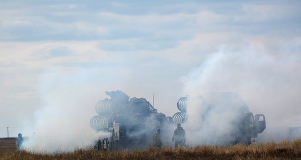 Учения возле Крыма продолжаются, но запусков ракет пока не будет