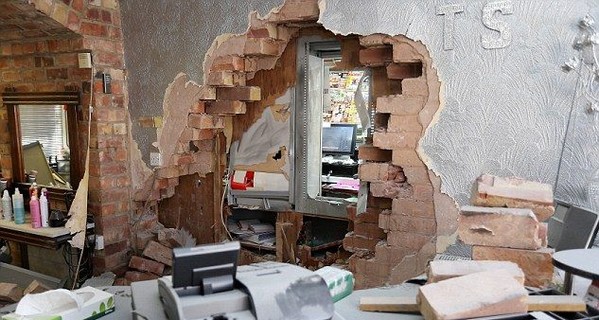 Одесские воры разобрали стену ювелирки рядом с полицией 