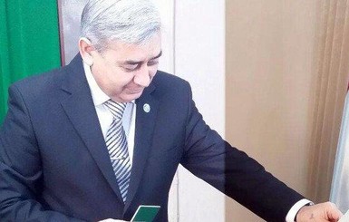Кандидат в президенты Узбекистана проголосовал сам за себя