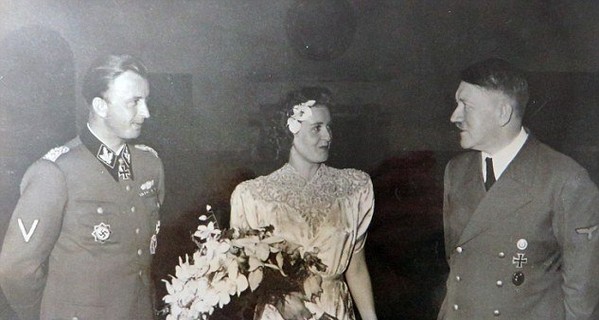 Опубликованы редкие фотографии Гитлера на свадьбе в Австрии
