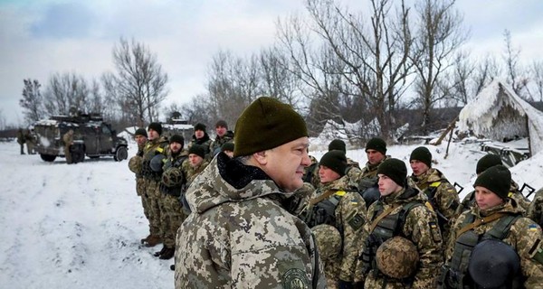 Военных с профессиональным праздником поздравили Порошенко, Турчинов и Гройсман