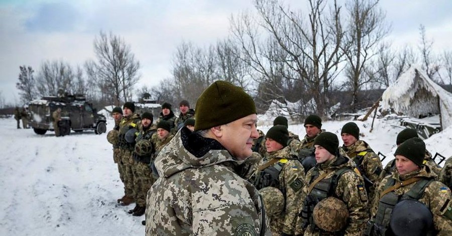 Военных с профессиональным праздником поздравили Порошенко, Турчинов и Гройсман
