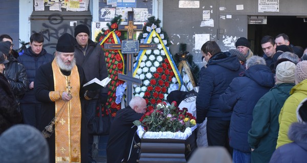 В Киеве попрощались с полицейским Александром Маницей: фото