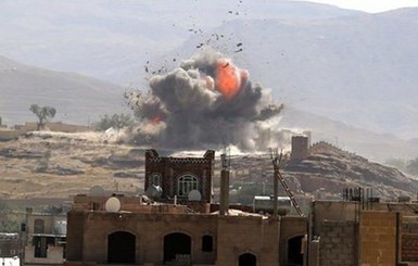 В Йемене смертник подорвал себя на военной базе, погибли 40 человек