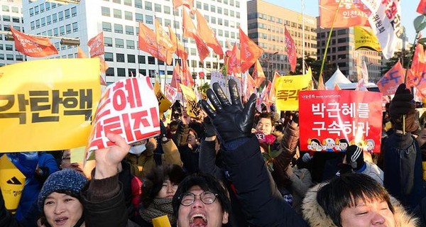 Жители Южной Кореи снова вышли на митинг против президента