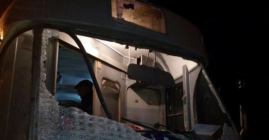 В результате обстрела в Днепре машинист трамвая получил ранения