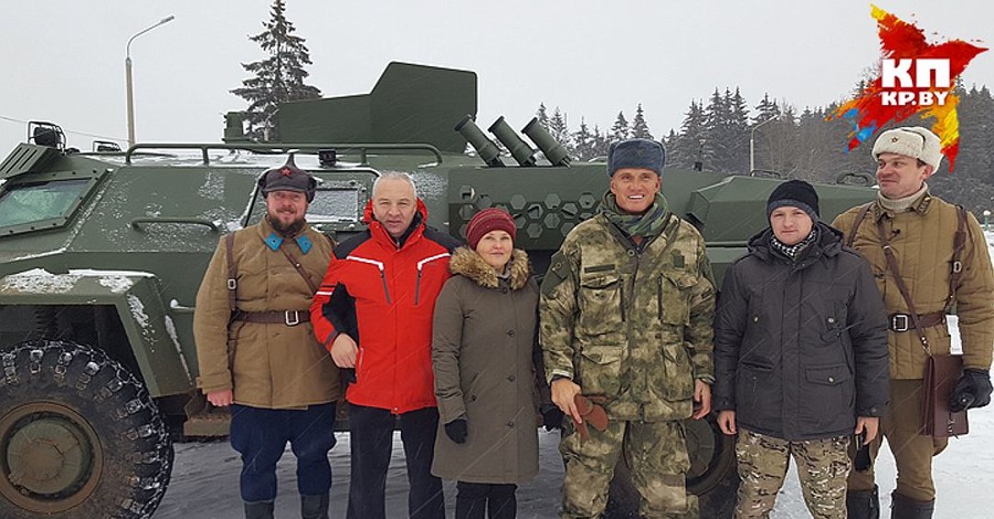 Прилетевший в Минск Дольф Лундгрен решил купить белорусский броневик 