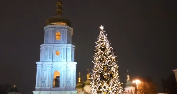 В Киеве протестировали огни главной новогодней ели Украины