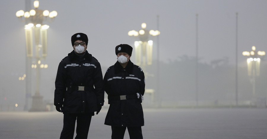 В Пекине объявили красный уровень угрозы из-за смога