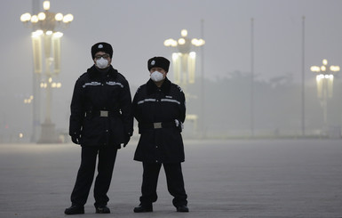 В Пекине объявили красный уровень угрозы из-за смога