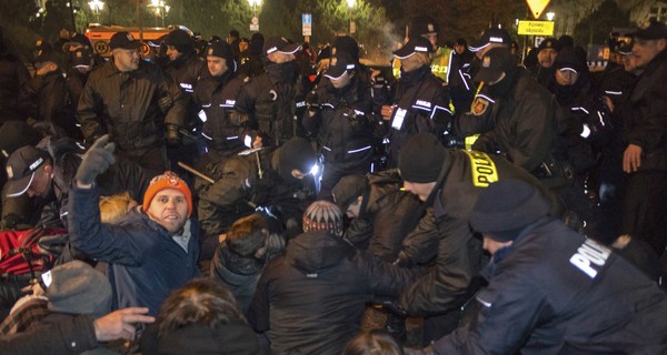 Беспорядки в Польше: оппозицию обвинили в попытке незаконного захвата власти