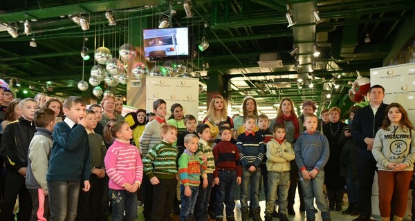 140 тысяч детей получат подарки от Рината Ахметова