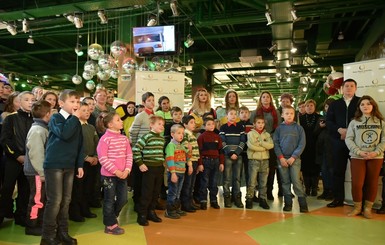 140 тысяч детей получат подарки от Рината Ахметова