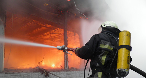 В Киеве ночью горел завод имени Лепсе