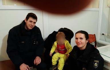 В Кривом Роге требуют лишить прав родителей, оставивших босого малыша на морозе