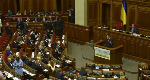 Депутаты Верховной Рады подняли себе зарплаты до 25,9 тысяч гривен