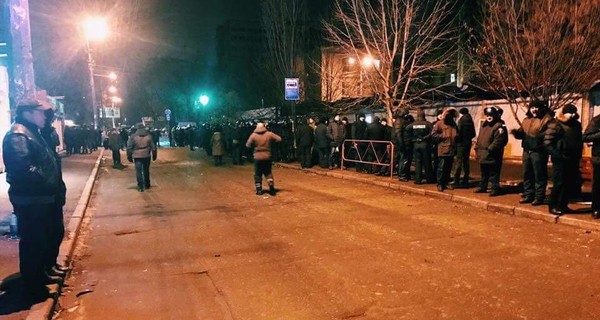 В Киеве на КПИ снесли МАФы: не обошлось без драки