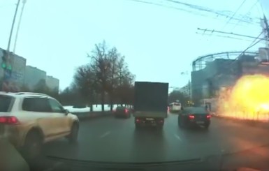 Опубликовано видео момента взрыва у станции метро в Москве