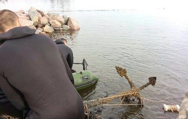 Украинские военные нашли на дне моря уникальный старинный якорь