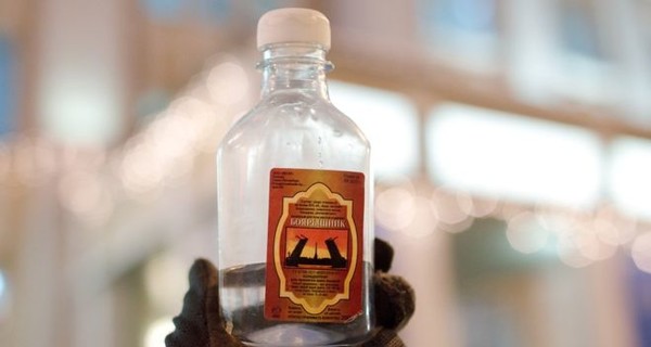 В подвале коттеджа в Иркутске изъяли десять тысяч бутылок 