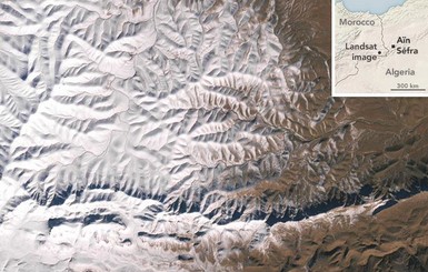 В НАСА показали, как из космоса выглядит снег в пустыне Сахара