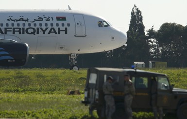 Неизвестный захватил ливийский пассажирский самолет и заставил посадить на Мальте