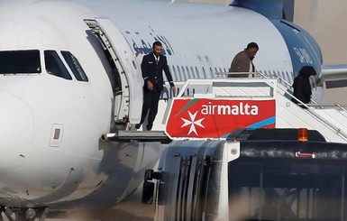 Появилось видео освобождения заложников самолета на Мальте