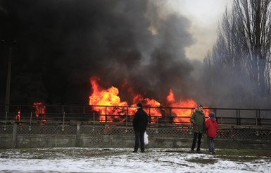 Подробности пожара возле метро Лесная в Киеве