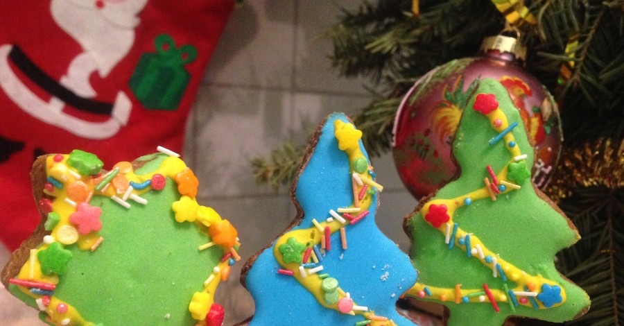 Рецепт имбирного печенья к Рождеству с разноцветной глазурью