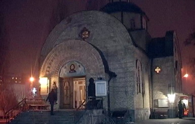 В Киеве подростки напали на послушницу храма