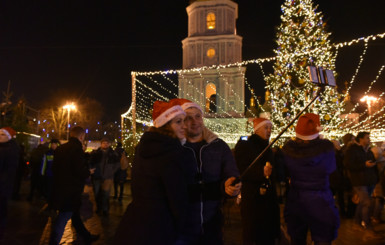 Новогодняя ночь на Софийской площади: фейерверк и селфи на фоне елки