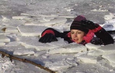 На Днепропетровщине под лед провалились две женщины и ребенок