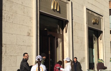 В здании Ватикана открыли McDonald's