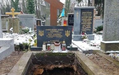 Родственники Александра Олеся согласны на его перезахоронение в Украине