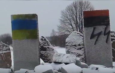 Польша готовит ноту протеста из-за разрушенного на Львовщине памятника