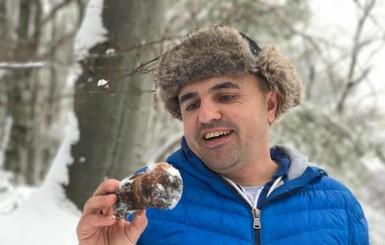 В Прикарпатье нашли под снегом белый гриб