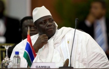Президент Гамбии, проиграв выборы, объявил чрезвычайное положение 