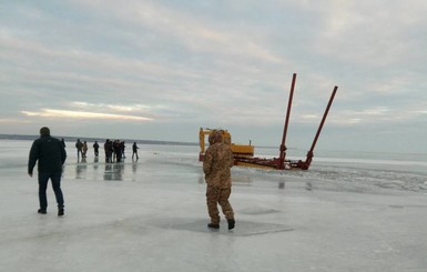 Одесские воры пытались украсть подводный кабель плавучим экскаватором  