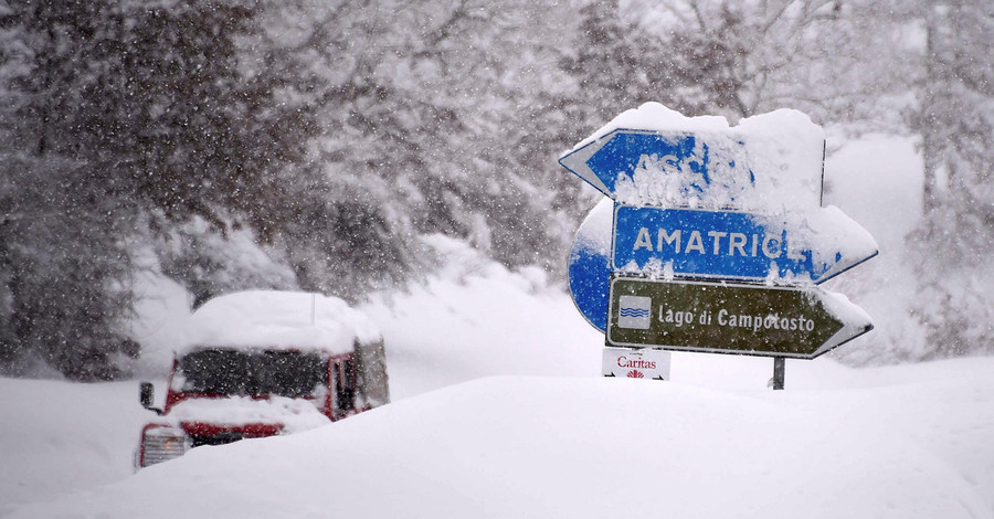 Италию накрыли мощные снегопады: фоторепортаж