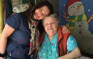 Наташа Королева прилетела в Киев на похороны бабушки