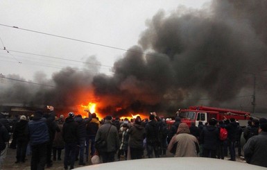 В Одессе начался пожар на рынке 
