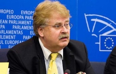 Порошенко наградил орденом Ярослава Мудрого евродепутата