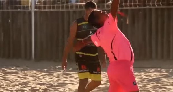 В Бразилии розовый футбольный судья стал популярней матчей, которые он ведет