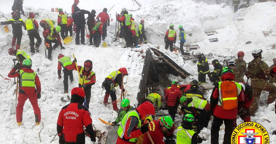 Спустя неделю под завалами отеля в Италии нашли еще пять тел