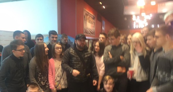 Школьники устроили флешмоб для именинника Зеленского