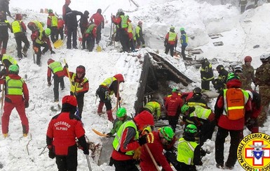 Из-под завалов отеля в Италии достали тела всех жертв