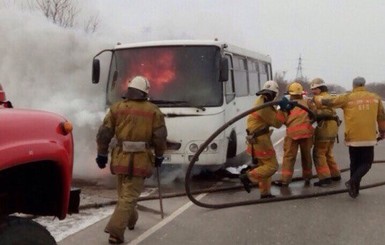 В Запорожской области на ходу загорелся автобус с пассажирами